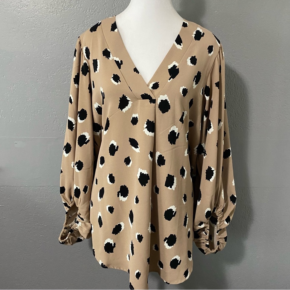 Jodifl abstract leopard print tan billowy poet sleeve V-neck tunic blouse shirt - Picture 2 of 6